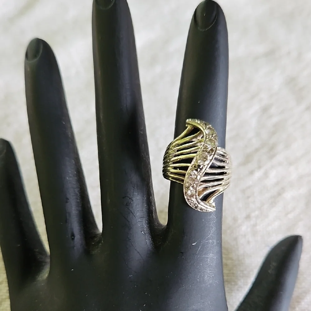Swirl Unique Silver Women's Ring